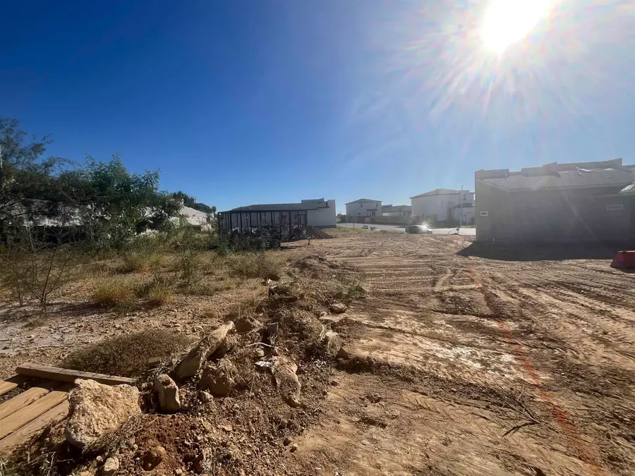 4401 Azulejo Dr., Laredo, TX 78046 - #2