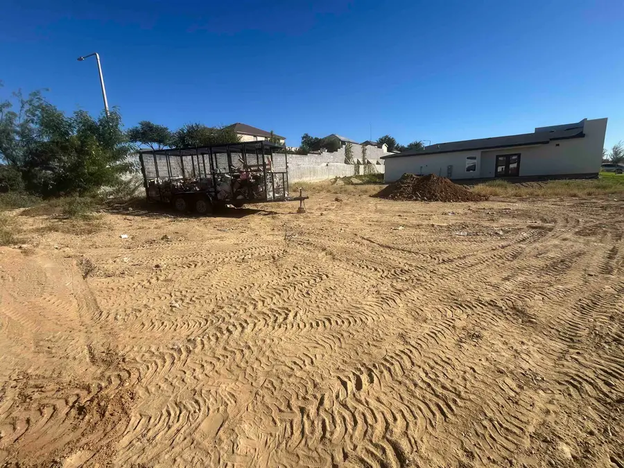 4401 Azulejo Dr., Laredo, TX 78046 - #3