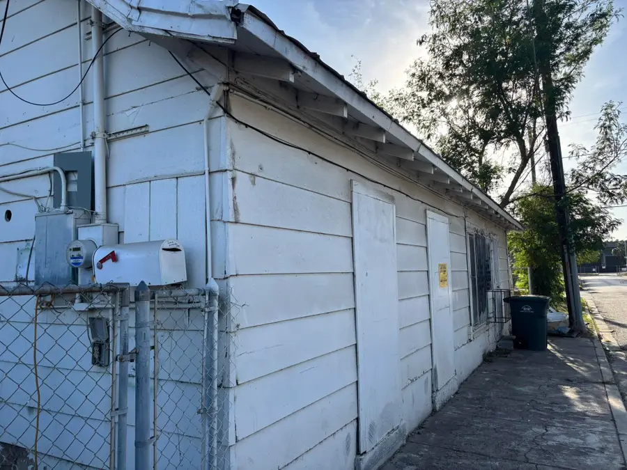 415 Iturbide St, Laredo, TX 78043-5026 - #3