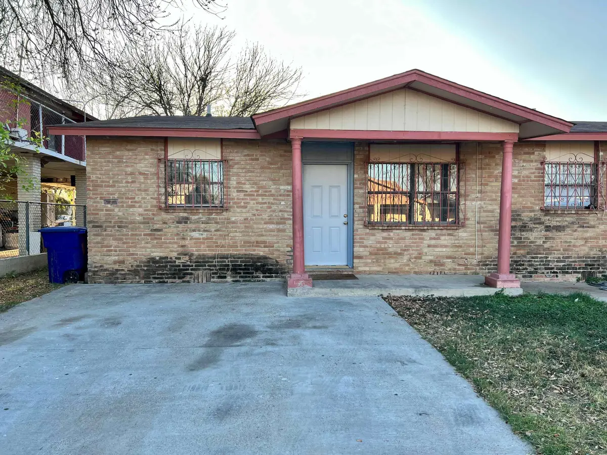 202 Lobo Lp, Laredo, TX 78045 - #1