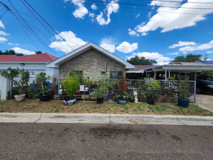 1402 Corpus Christi St, Laredo, TX 78040 - #2