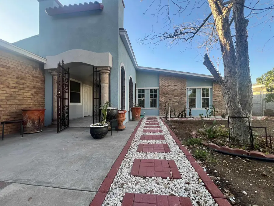 312 Candlewood Rd, Laredo, TX 78045 - #2