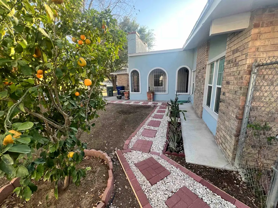 312 Candlewood Rd, Laredo, TX 78045 - #3