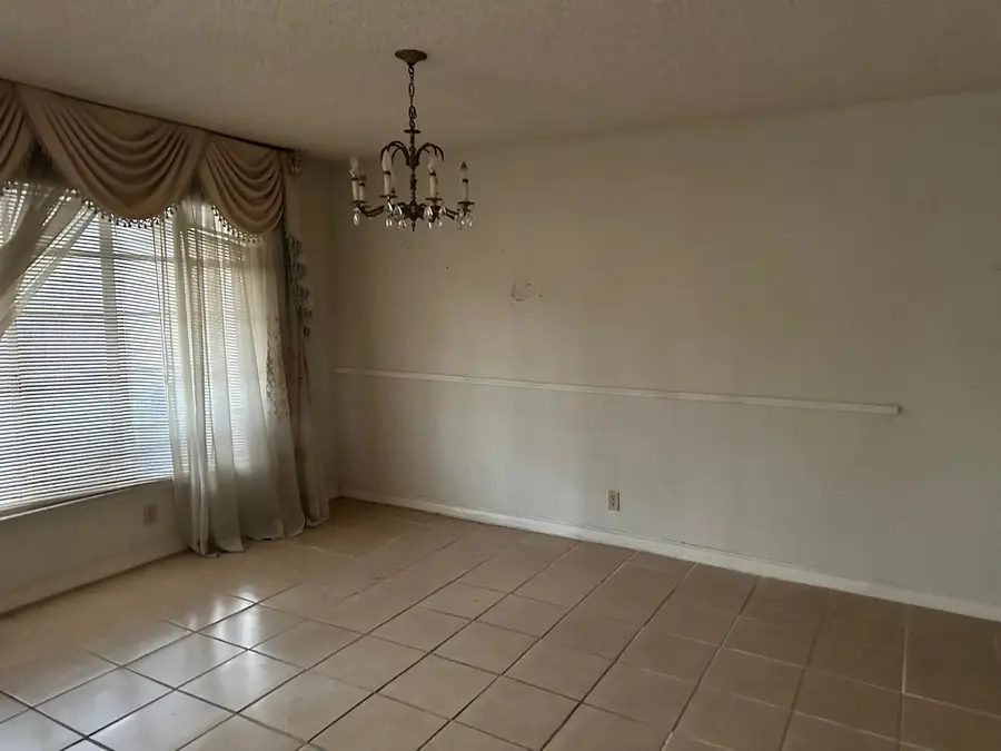 2220 E Plum St, Laredo, TX 78043 - #3