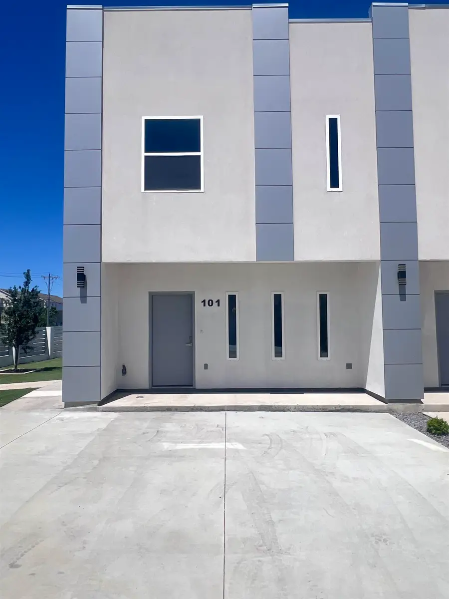 1011 Emerald Valley Dr., Laredo, TX 78043 - #2