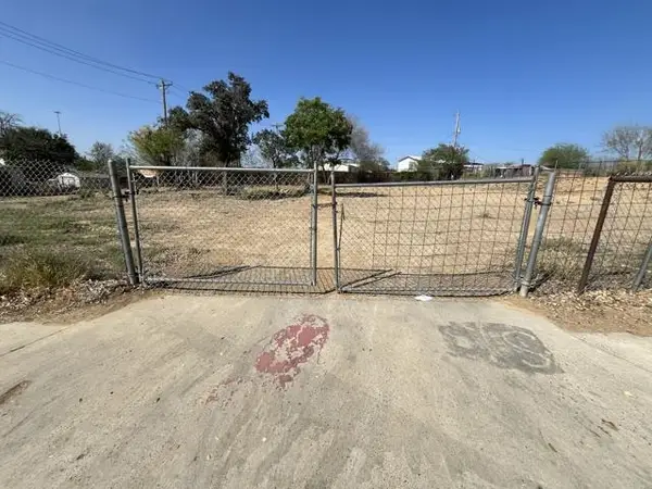 420 Hilltop Rd, Laredo, TX 78045