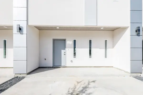 1011 Emerald Valley Dr., Laredo, TX 78043