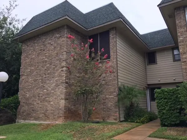 200 Martingale Ln, LAREDO, TX 78041