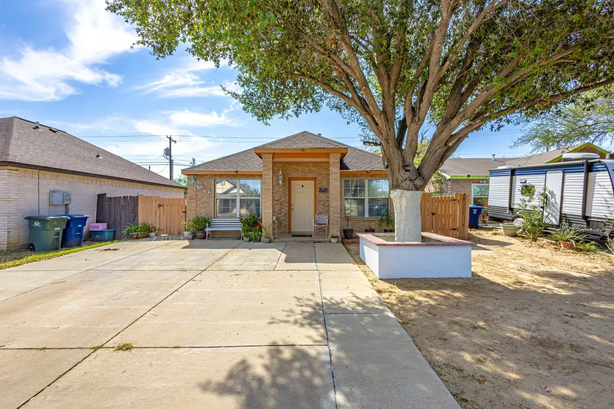 2912 Nottingham Dr, Laredo, TX 78043 - #1