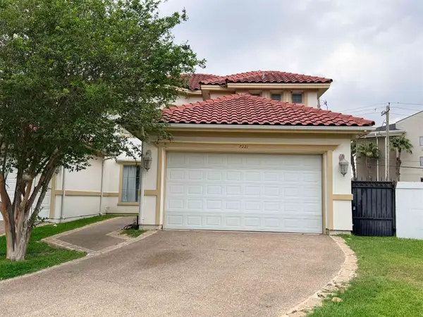 7221 Lake Victoria Rd, Laredo, TX 78041