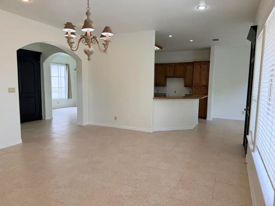 7221 Lake Victoria Rd, Laredo, TX 78041 - #3