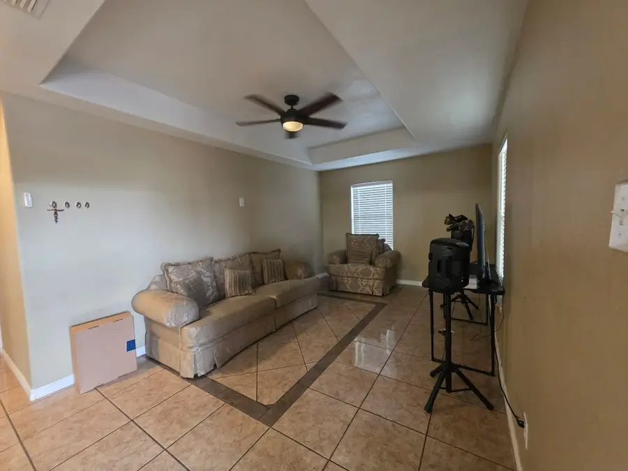 1424 Franc Cigarroa Dr, Laredo, TX 78046 - #3