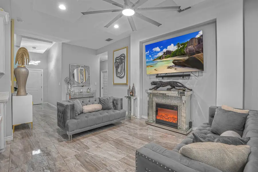 214 Salamanca Ave, Laredo, TX 78046 - #2