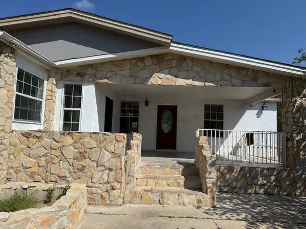 304 E Croydon Pl E, Laredo, TX 78045