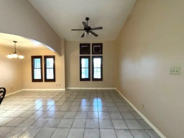 205 Martingale Ln, Laredo, TX 78041 - #2