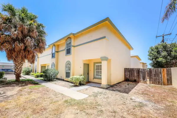 1000 Ranchway Dr, Laredo, TX 78045