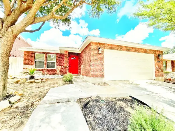 618 Ovenbird Thicket Dr, Laredo, TX 78045