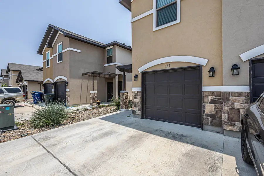 123 Niagara Dr., Laredo, TX 78045 - #2