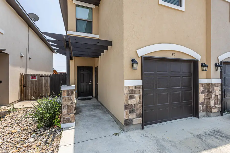 123 Niagara Dr., Laredo, TX 78045 - #3
