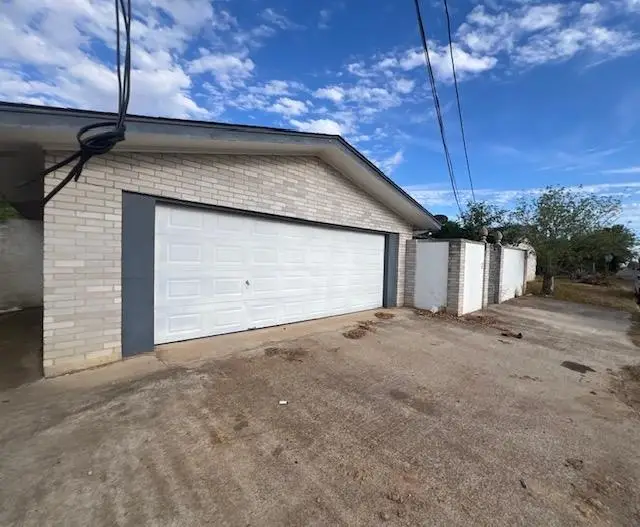 2102 Willow St, Laredo, TX 78043-4311 - #2