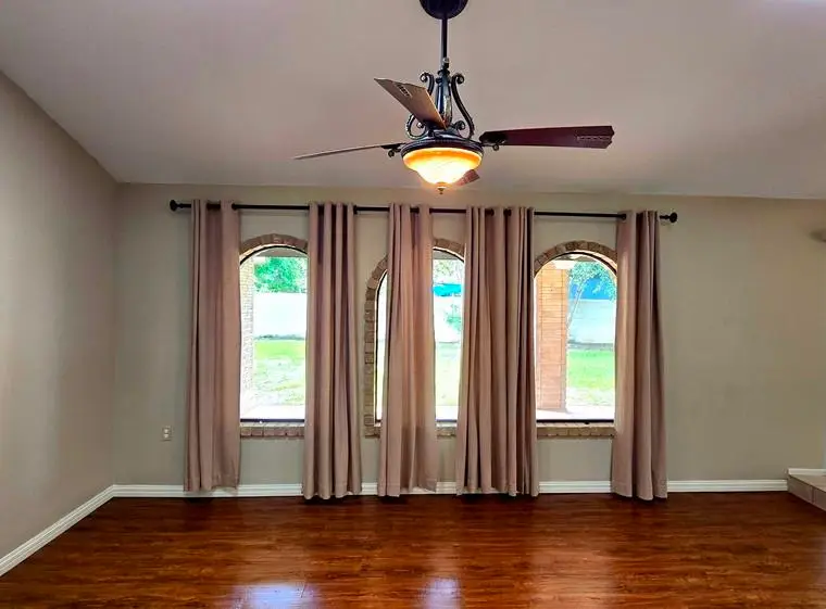 105 Indiana St, Laredo, TX 78045 - #3