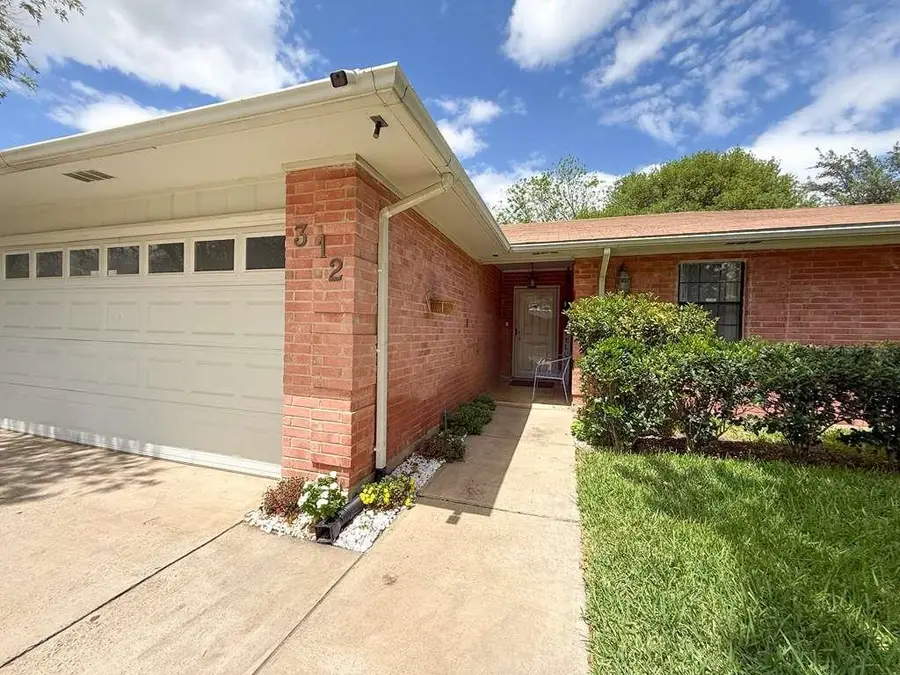 312 S Dakota St S, Laredo, TX 78041 - #2