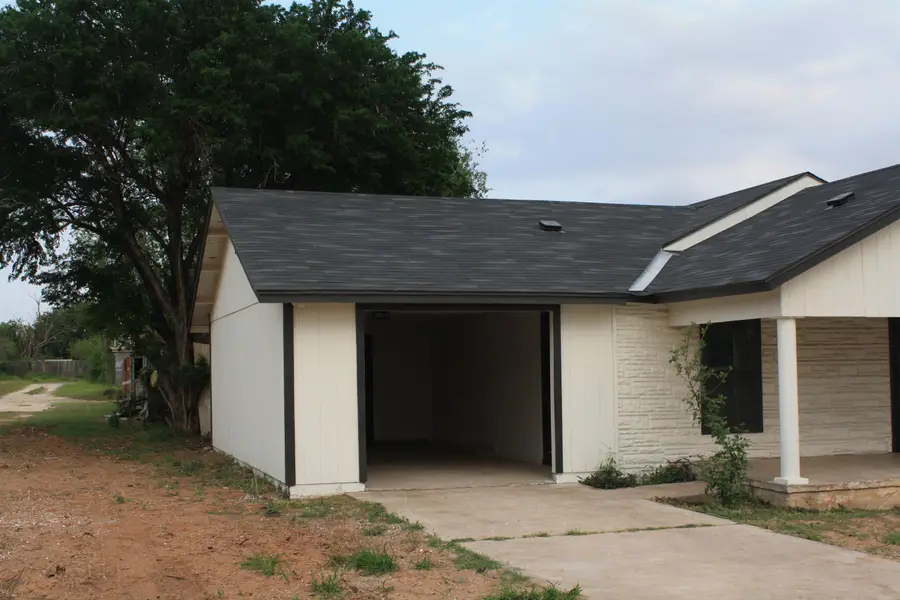 704 N Dagmar, Hebbronville, TX 78361 - #2