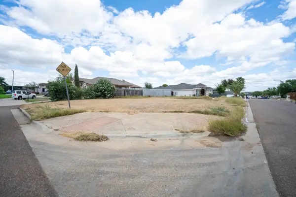 101 St Hunna Ct, LAREDO, TX 78045-807