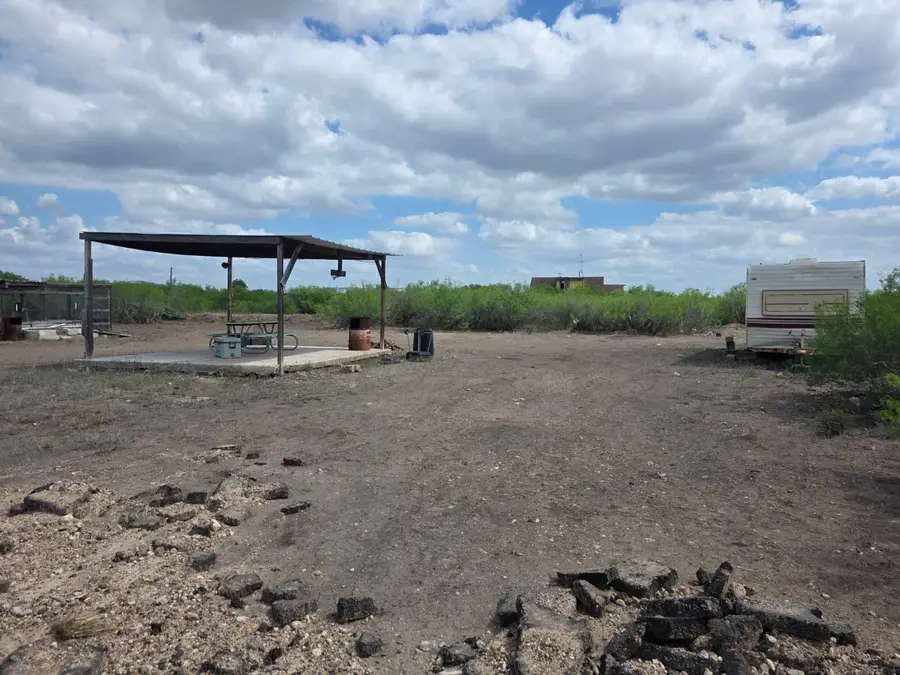 000 LAS LOMAS RD., Laredo, TX 78043 - #2