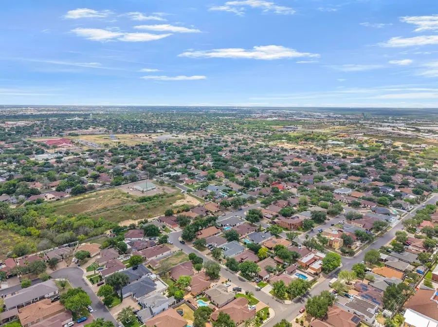 435 Puig Dr, Laredo, TX 78045 - #2