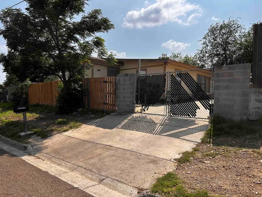 2818 Mendiola Ave, Laredo, TX 78043 - #2