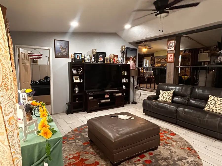 2818 Mendiola Ave, Laredo, TX 78043 - #3