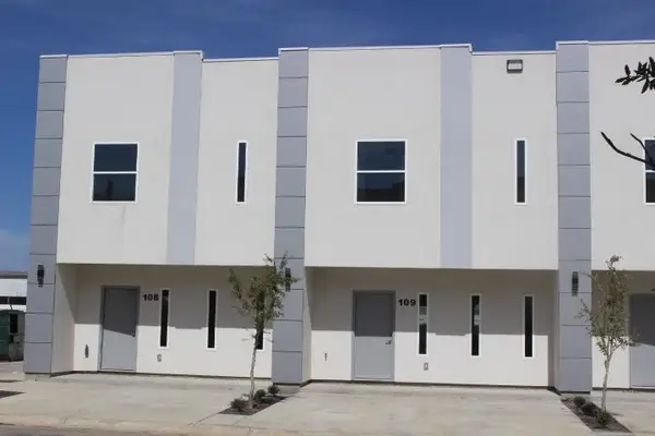 1011 Emerald Valley Dr., Laredo, TX 78043