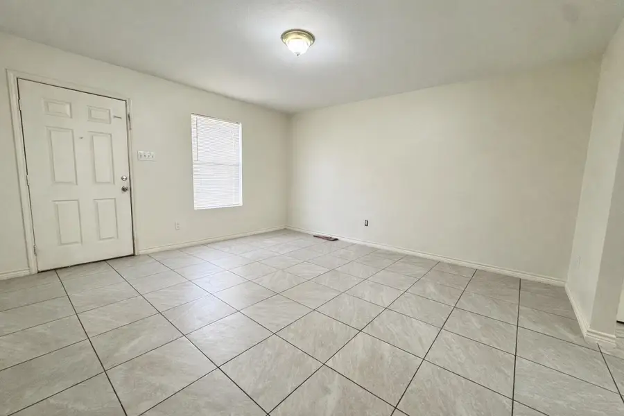 209 Mescalero Dr, Laredo, TX 78045 - #2