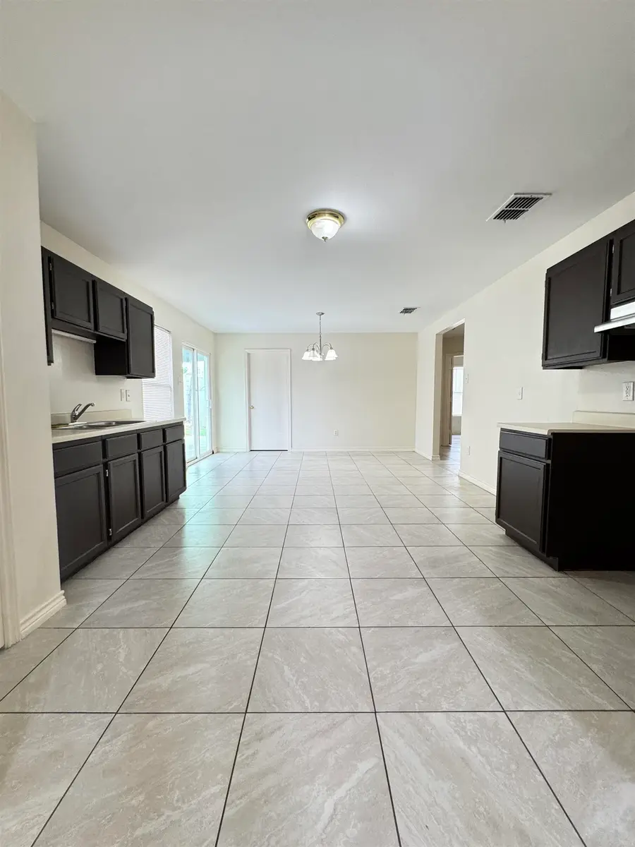 209 Mescalero Dr, Laredo, TX 78045 - #3