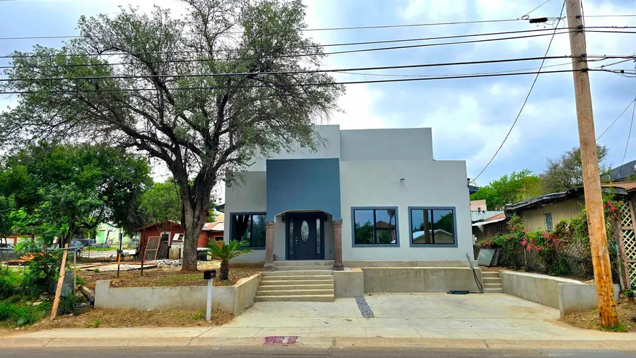 1017 1/2 E Lyon St, Laredo, TX 78040 - #2