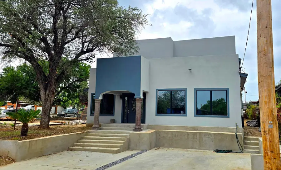 1017 1/2 E Lyon St, Laredo, TX 78040 - #3