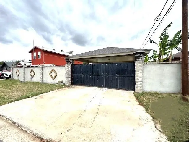 414 Albany Dr, Laredo, TX 78045 - #2