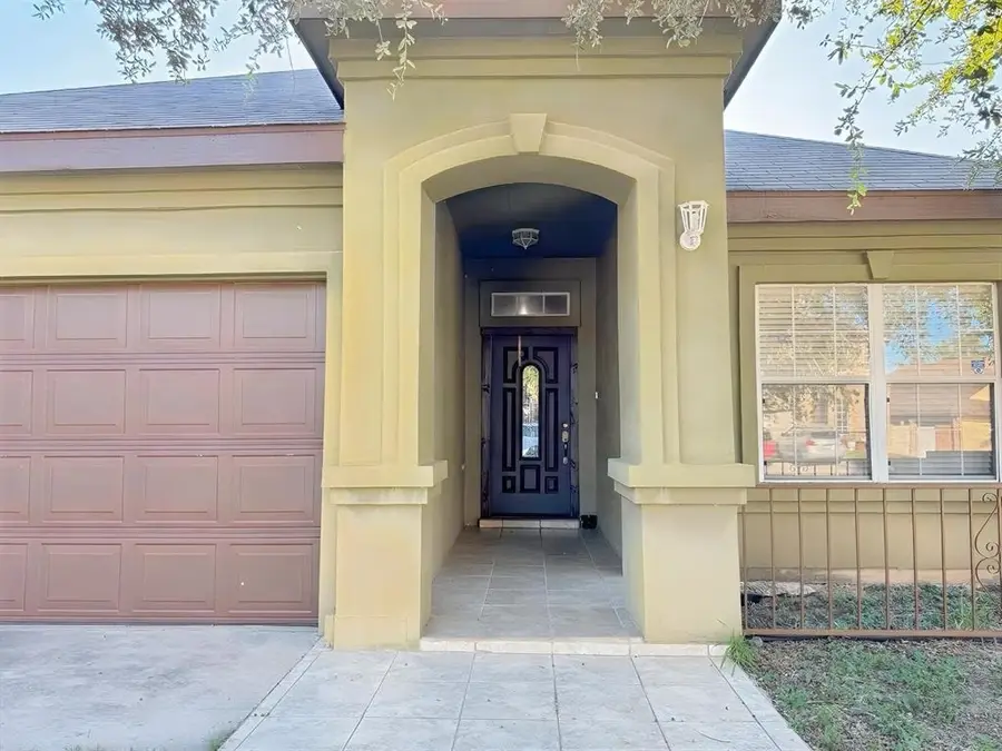 9010 Yale St, Laredo, TX 78045 - #2