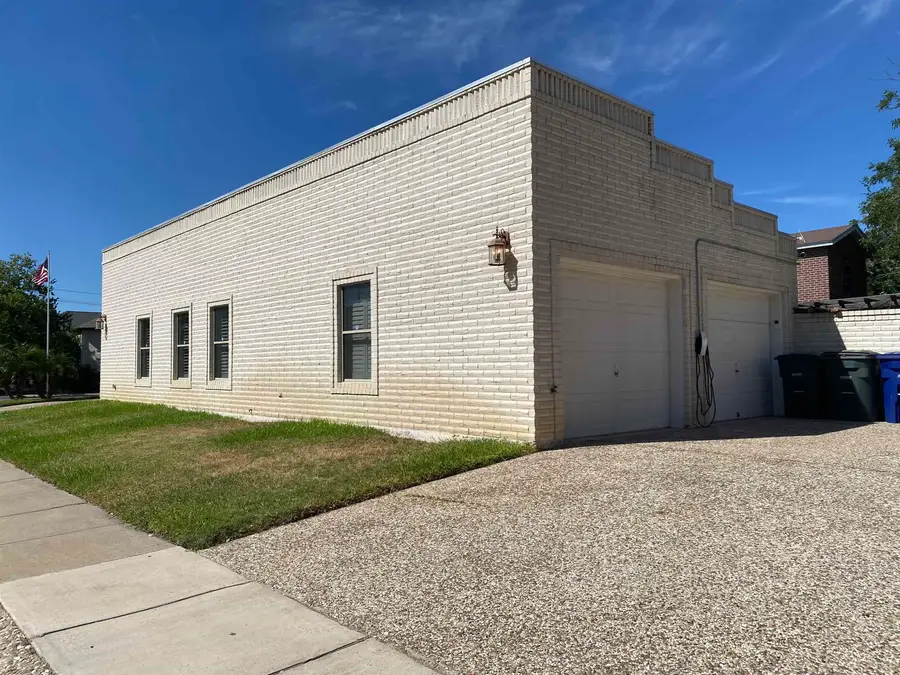 601 Marsh Ln, Laredo, TX 78045 - #2