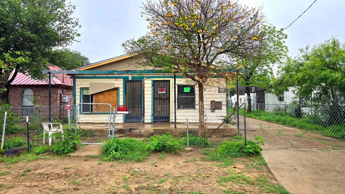 410 E Eistetter St, Laredo, TX 78041 - #1