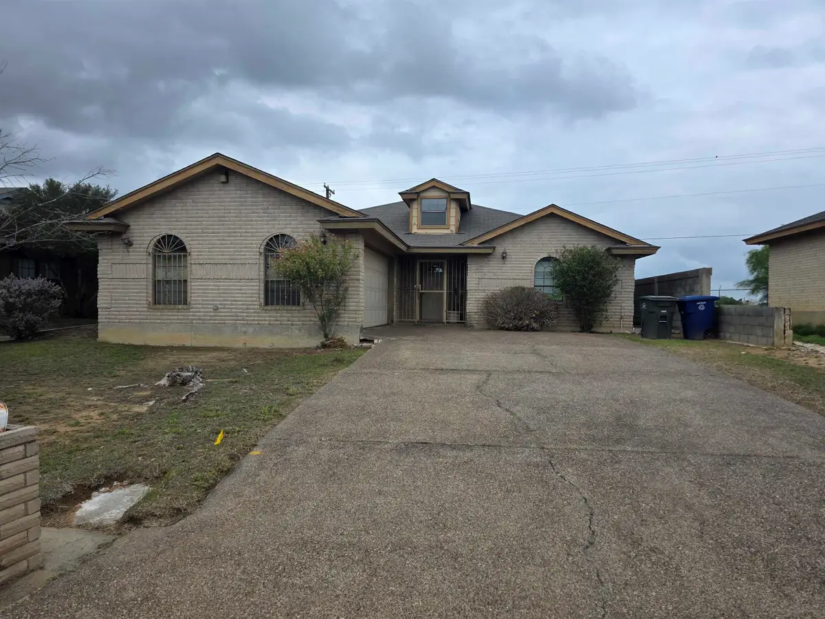 3706 Pine St, Laredo, TX 78046 - #1