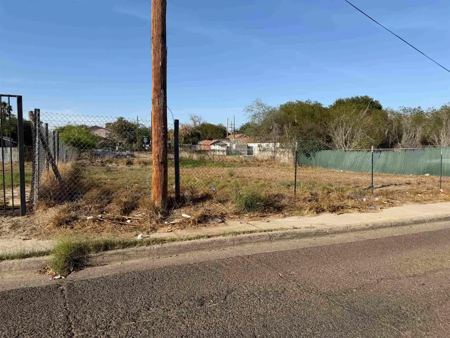 1902 Iturbide St, Laredo, TX 78040 - #3