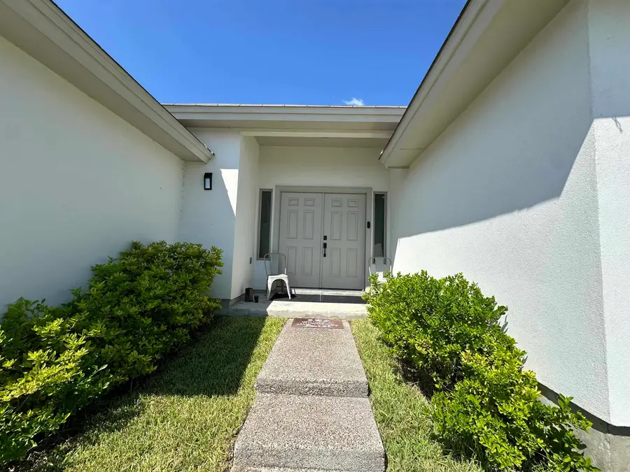 406 Graneros Ave., Laredo, TX 78043 - #2