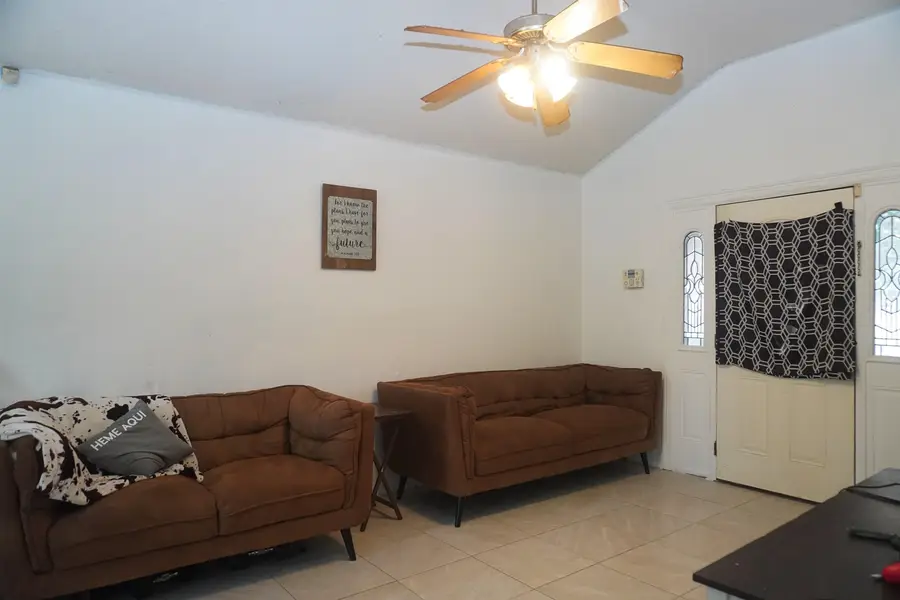 902 Chalan Dr, Laredo, TX 78045 - #3