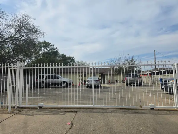 2016 S India Ave, Laredo, TX 78046
