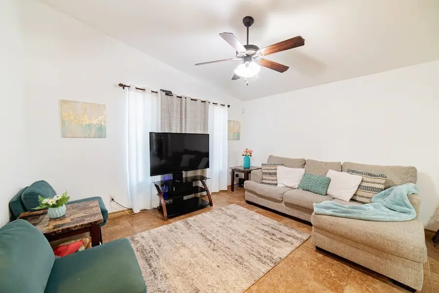 1626 Texoma St, Laredo, TX 78046 - #3