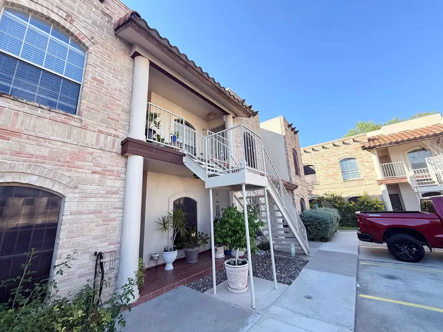 1401 Gustavus St, Laredo, TX 78040 - #2
