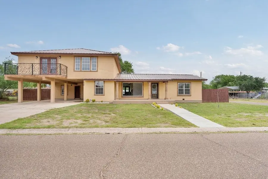 1902 Carla St, Zapata, TX 78076 - #2