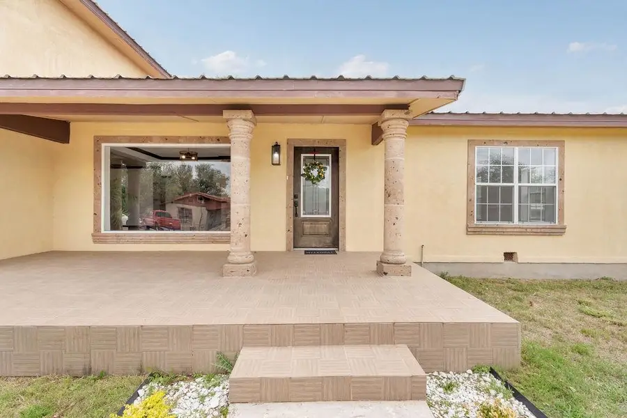 1902 Carla St, Zapata, TX 78076 - #3